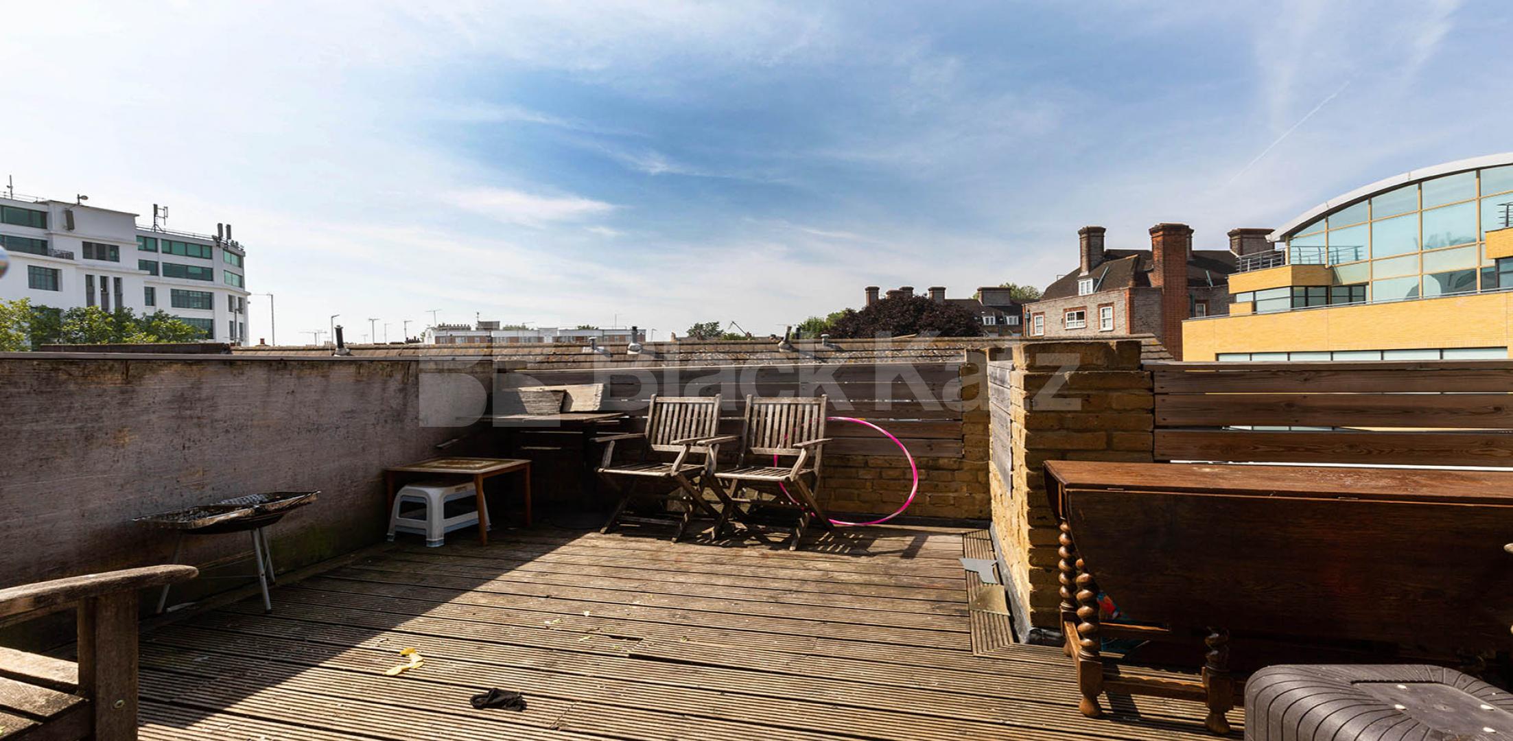 Split level 3 bed flat in Camden located within walking distance to UCL Camden High Street, Camden